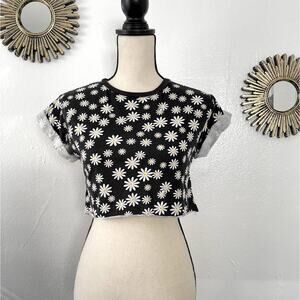 Wet Seal Daisy Floral Crop Top Women Size XS Black White Short Sleeve Crew Neck